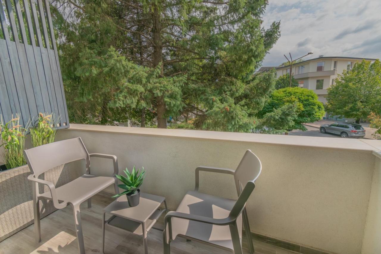 Hotel Osetia Garden مومتشيلغراد المظهر الخارجي الصورة