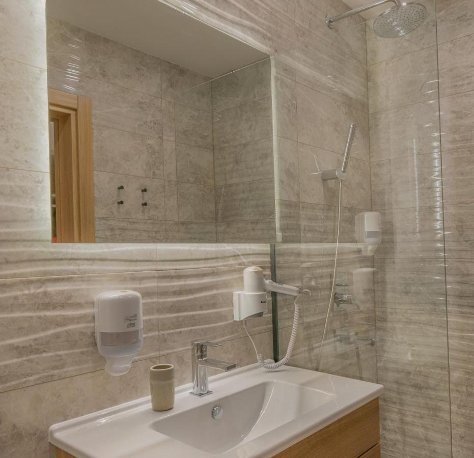 Hotel Osetia Garden مومتشيلغراد المظهر الخارجي الصورة