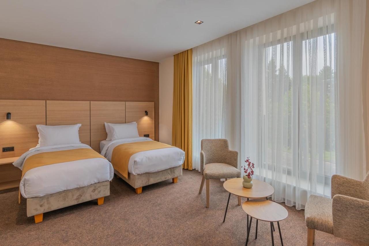Hotel Osetia Garden مومتشيلغراد المظهر الخارجي الصورة