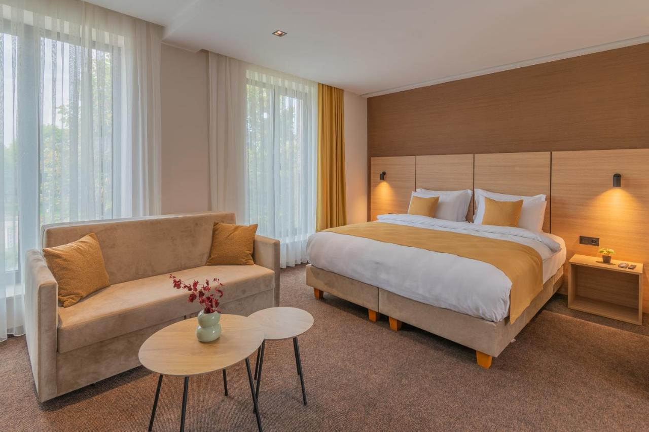 Hotel Osetia Garden مومتشيلغراد المظهر الخارجي الصورة