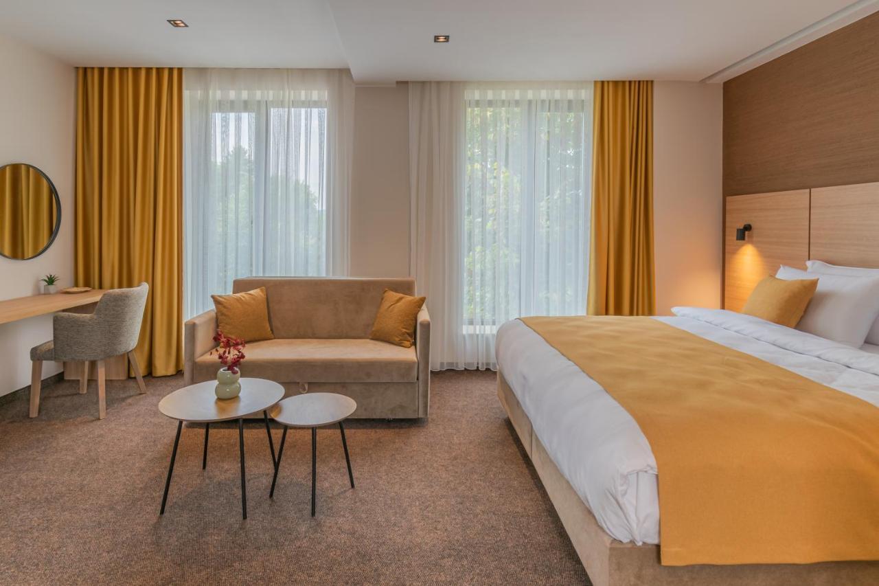 Hotel Osetia Garden مومتشيلغراد المظهر الخارجي الصورة