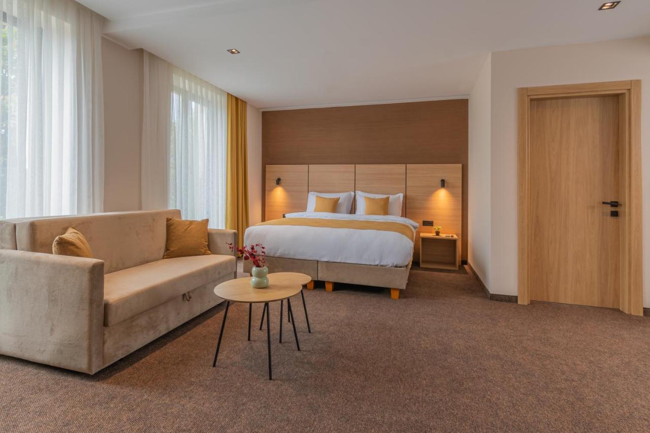 Hotel Osetia Garden مومتشيلغراد المظهر الخارجي الصورة