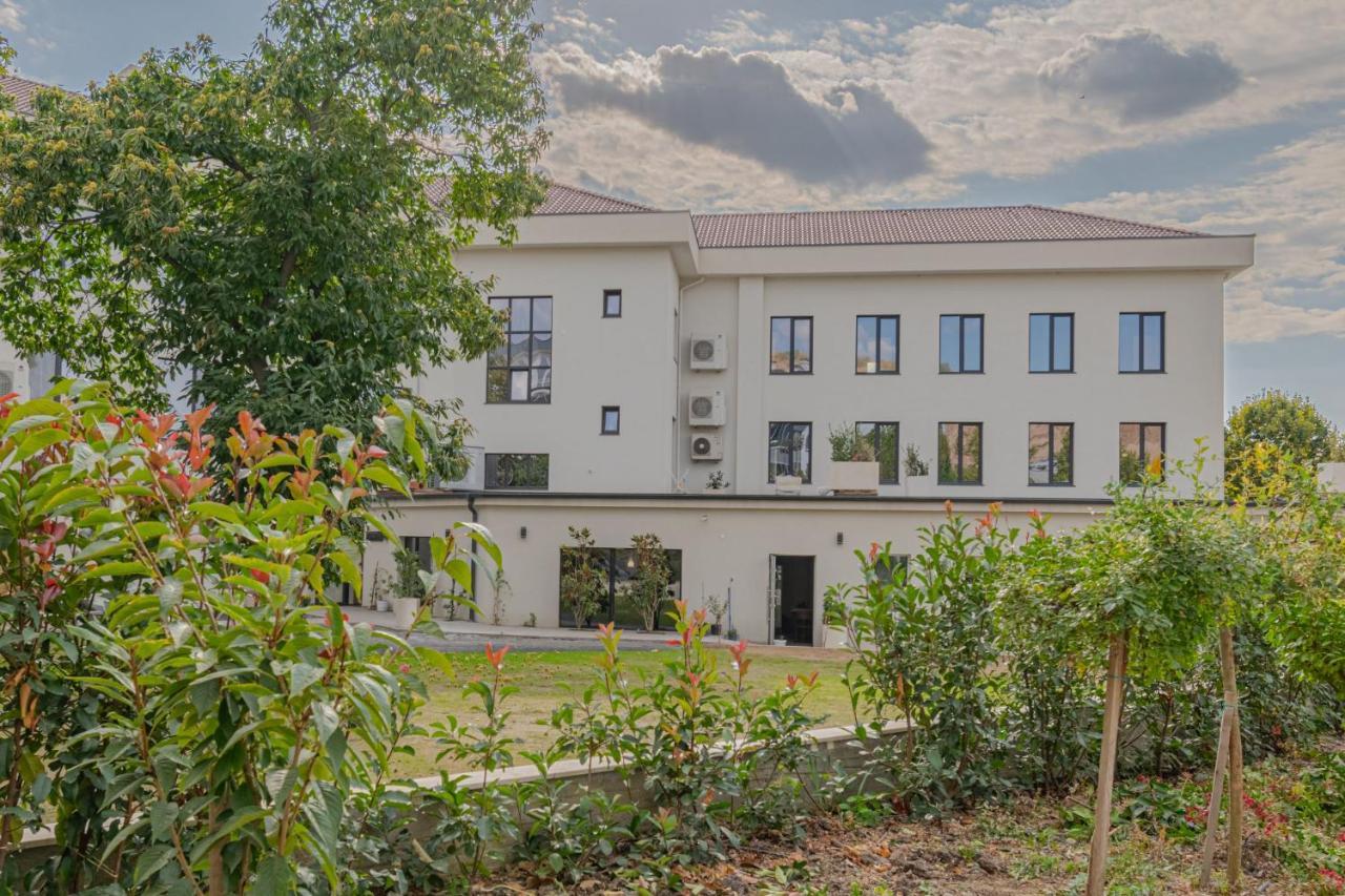 Hotel Osetia Garden مومتشيلغراد المظهر الخارجي الصورة
